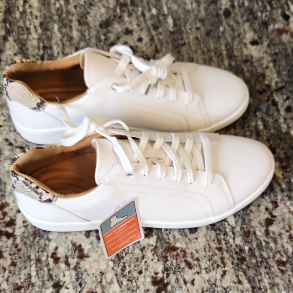 Aetrex White Leather Women's Athletic Shoes
